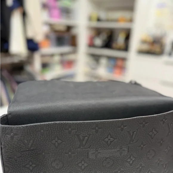 Louis Vuitton Monogram Taurillon Pochette Steamer - Picture 9 of 13